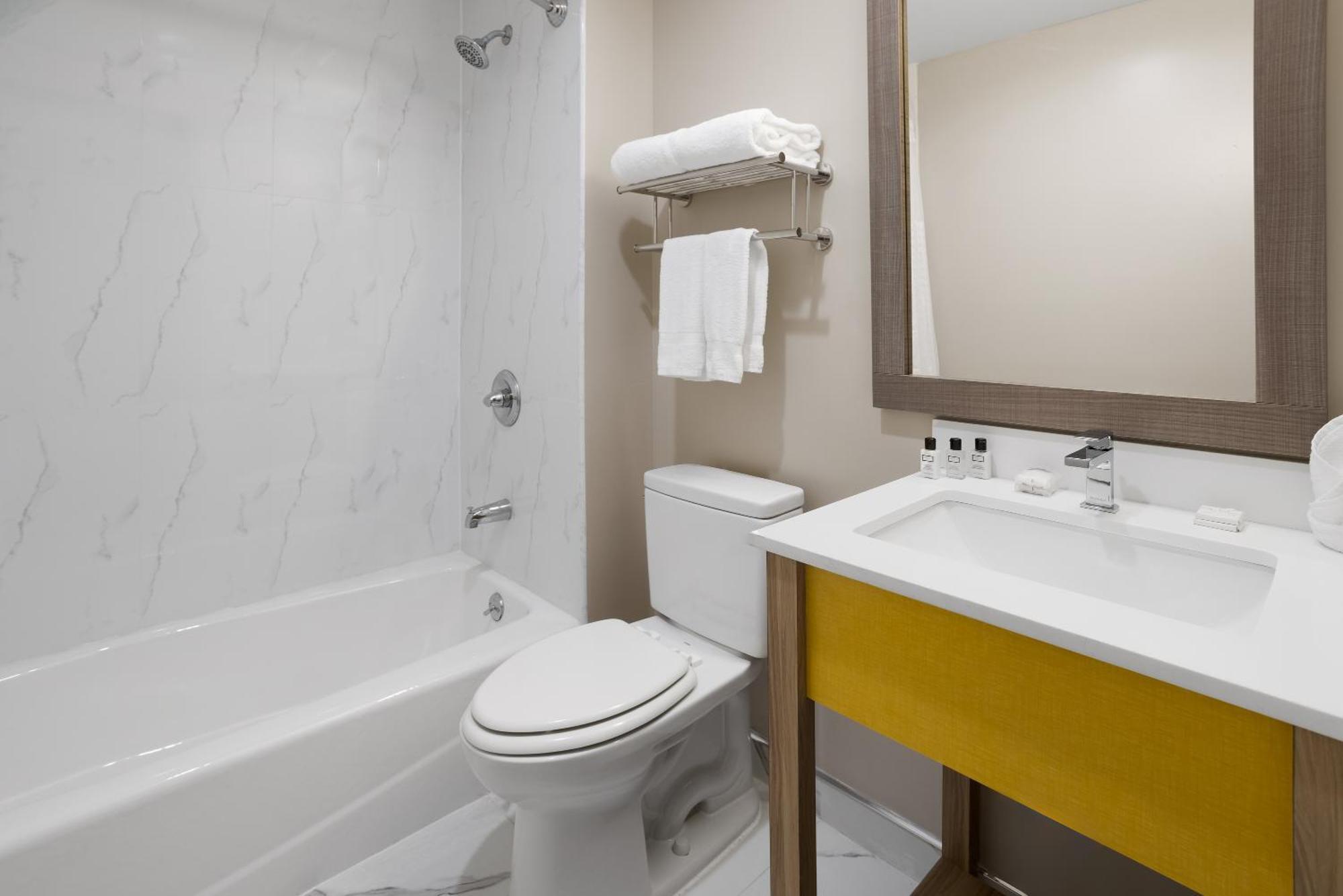 Days Inn By Wyndham Staten Island New York Bagian luar foto