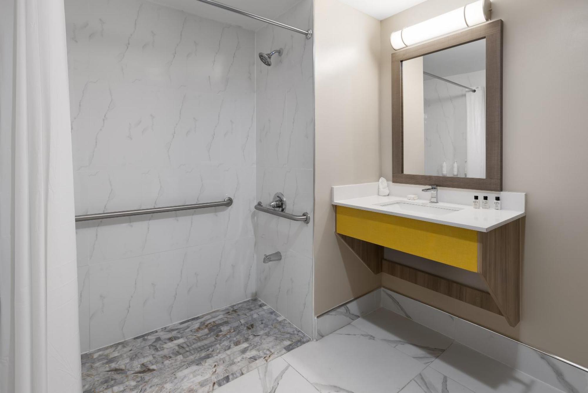 Days Inn By Wyndham Staten Island New York Bagian luar foto