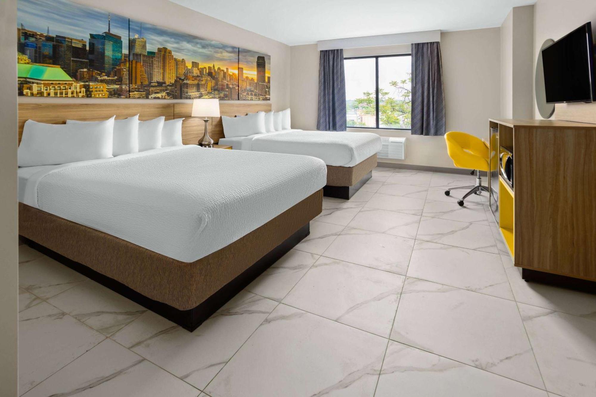 Days Inn By Wyndham Staten Island New York Bagian luar foto