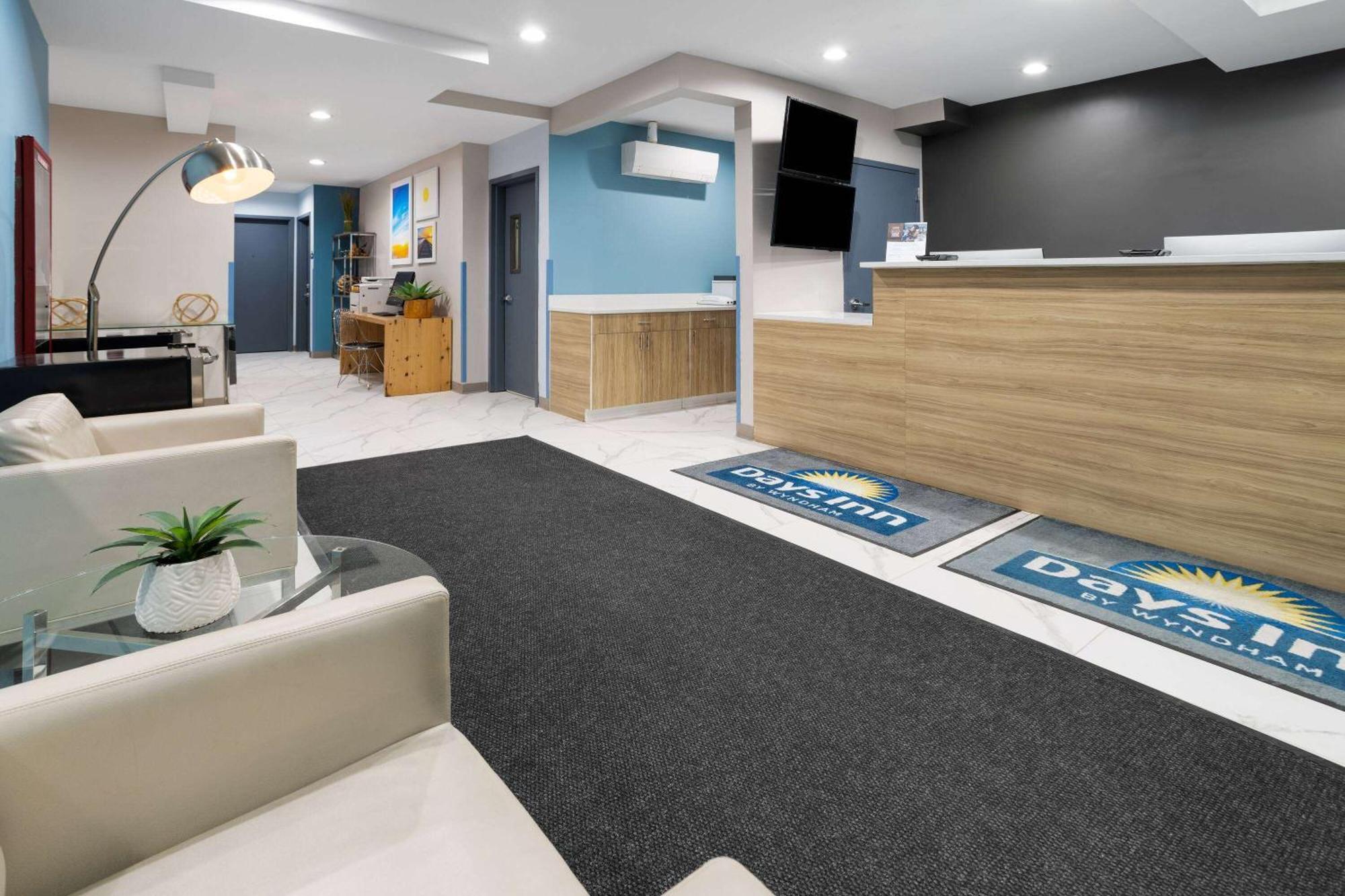 Days Inn By Wyndham Staten Island New York Bagian luar foto