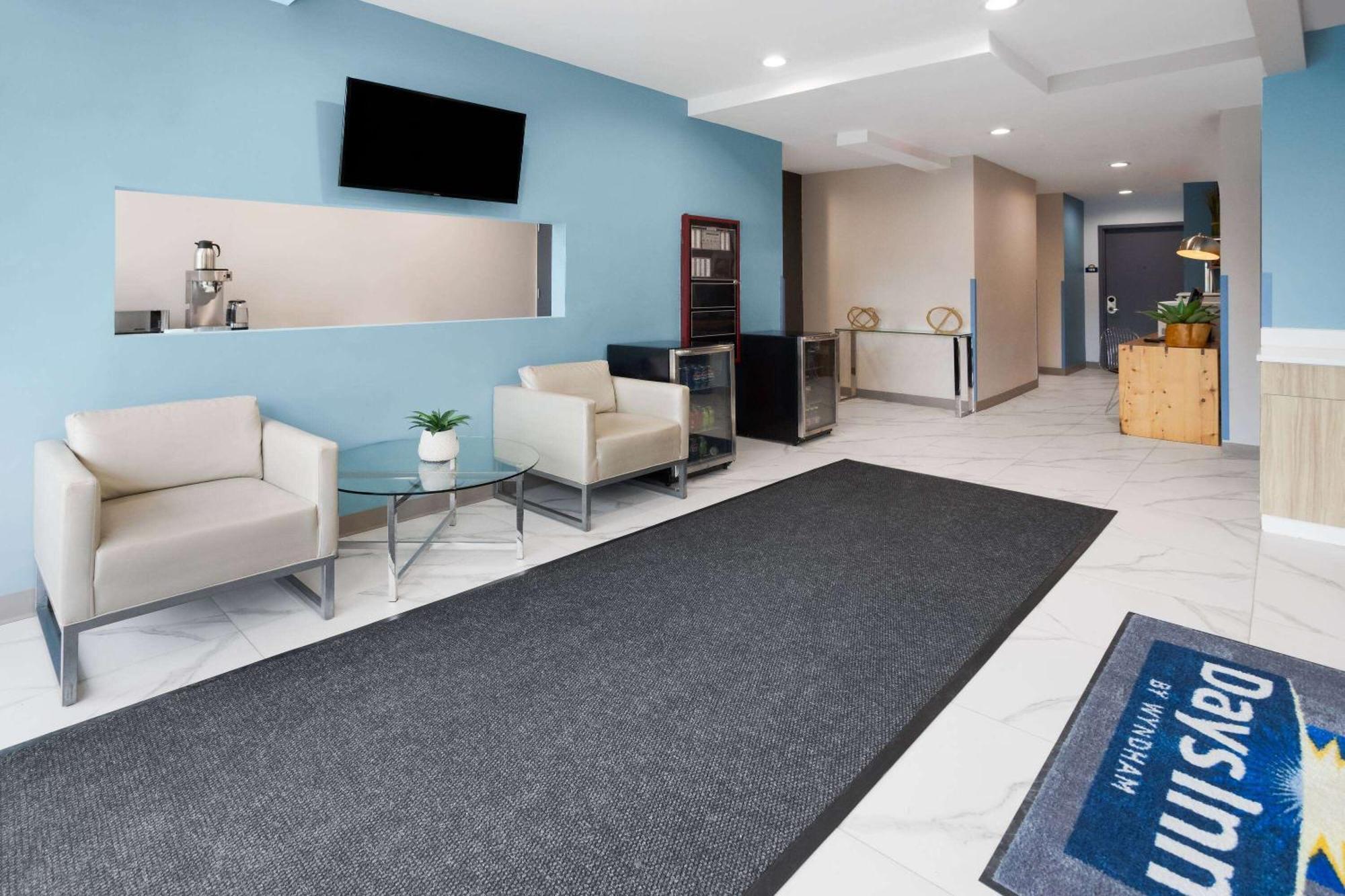Days Inn By Wyndham Staten Island New York Bagian luar foto